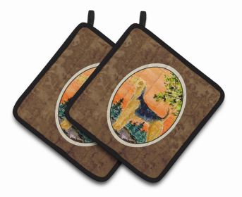 Airedale Pair of Pot Holders (size: 7.5 x 7.5)